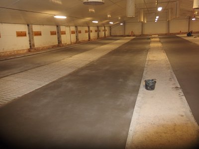 Nové boxitvé podlahy v chovné hale v Tišicích